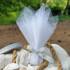 Μπομπονιέρα Γάμου τούλινη με ασημί κορδέλα