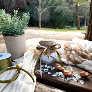 Μπομπονιέρα Γάμου Βαζάκι με Φύλλο Ελιάς