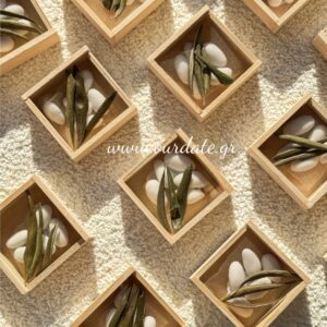 Μπομπονιέρα Γάμου Ξύλινο Κουτάκι με Αποξηραμένα Φύλλα Ελιάς