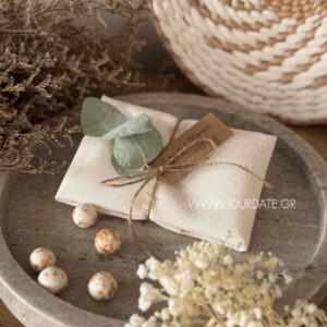 Μπομπονιέρα Γάμου Υφασμάτινος Φάκελος με Ευκάλυπτο